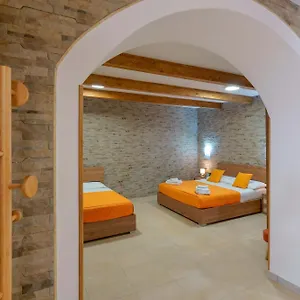 Domos La Corte Ghibellina Guest house